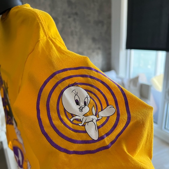 Urban Outfitters long sleeve shirt Looney Tunes - Picture 3 of 3